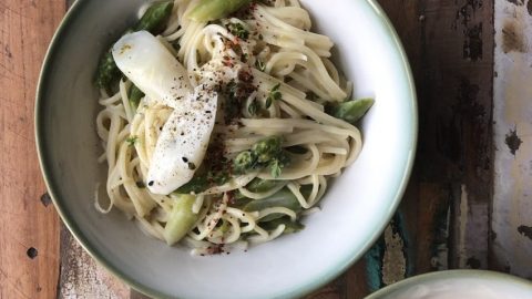 veganes Spargelrezept: Pasta mit Limettensauce und Spargel